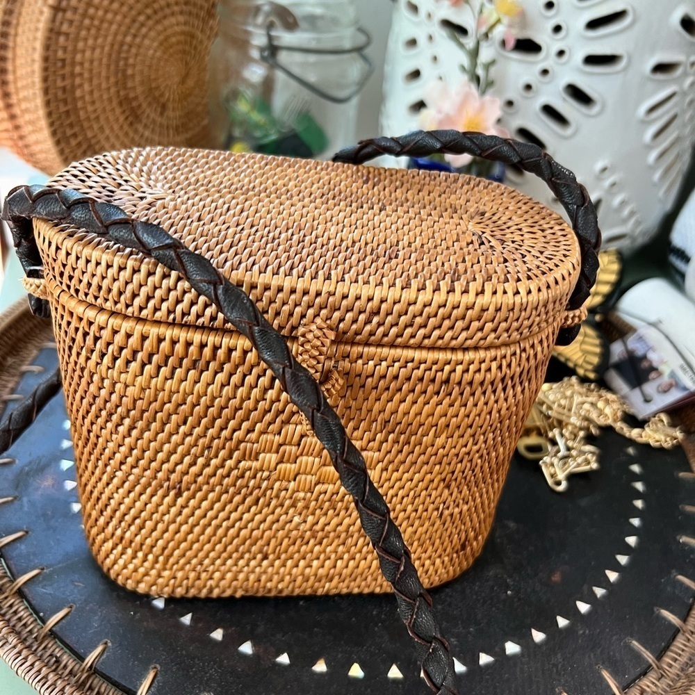 Woven Wicker Camera Bag Crossbody – Boho Basket Purse with Braided Strap Spring
